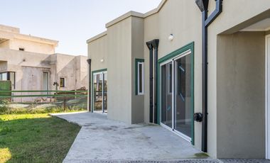 VENTA, CASA A LAGUNA, PUEBLOS DEL PLATA, MAGALLANES al 100