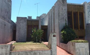 Casa en venta - 3 dormitorios 3 baños - cochera - 180mts2  - Tolosa