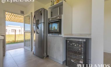 Casa en San Sebastián AREA 12 OPORTUNIDAD!! MB