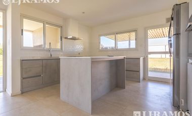 Casa en San Sebastián AREA 12 OPORTUNIDAD!! MB