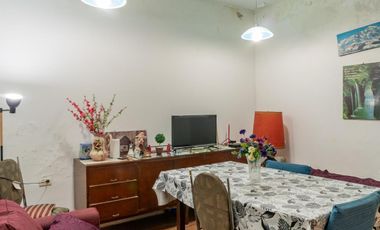 PH en venta - 4 Dormitorios 2 Baños - 147Mts2 - Lomas de Núñez