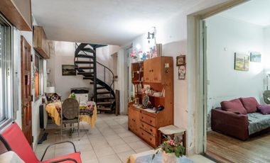 PH en venta - 4 Dormitorios 2 Baños - 147Mts2 - Lomas de Núñez