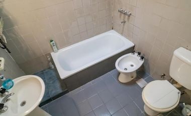 PH en venta - 4 Dormitorios 2 Baños - 147Mts2 - Lomas de Núñez