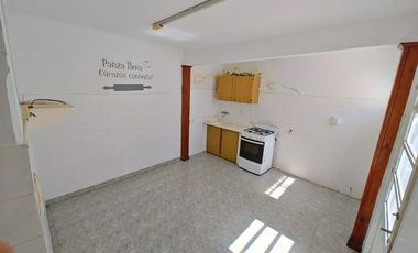 Casa en venta - 2 Dormitorios 1 Baño - 126Mts2 - Azul