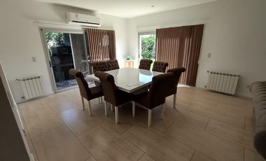 Casa en venta - 3 dormitorios 2 baños - Cocheras - 170mts2 - Altos de Hudson II, Hudson