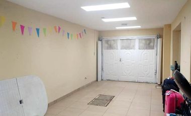 Casa en venta - 3 dormitorios 1 baño 1 cochera - 300mts2 totales - Manuel  B. Gonnet