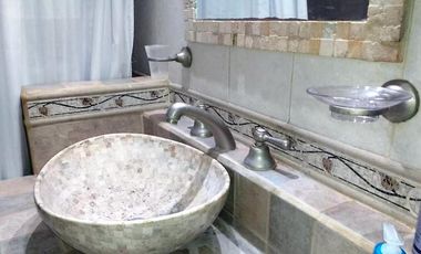 Casa en venta - 3 dormitorios 1 baño 1 cochera - 300mts2 totales - Manuel  B. Gonnet