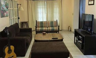 Casa en venta - 3 dormitorios 1 baño 1 cochera - 300mts2 totales - Manuel  B. Gonnet