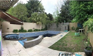 Casa en venta - 3 dormitorios 1 baño 1 cochera - 300mts2 totales - Manuel  B. Gonnet