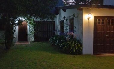 Casa en venta - 3 Dormitorios 2 Baños - Cochera - 141Mts2 - Mar de Cobo