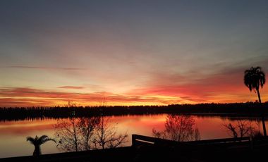 Vila Vela - 3 ambientes con jardín, increíble vista a laguna y 2 cocheras fijas