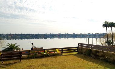 Vila Vela - 3 ambientes con jardín, increíble vista a laguna y 2 cocheras fijas