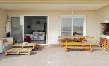 Vila Vela - 3 ambientes con jardín, increíble vista a laguna y 2 cocheras fijas