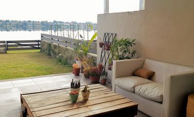 Vila Vela - 3 ambientes con jardín, increíble vista a laguna y 2 cocheras fijas