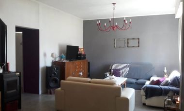 CASA EN VENTA 3AMB - CALLE MAR CHIQUITA Y NECOCHEA  - LOBOS -  APTO CREDITO