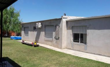 CASA EN VENTA 3AMB - CALLE MAR CHIQUITA Y NECOCHEA  - LOBOS -  APTO CREDITO