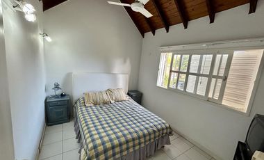 Casa de 4 dorm. muy luminosa, instalada y con muebles