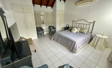 Casa de 4 dorm. muy luminosa, instalada y con muebles