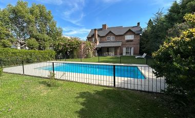 Casa de 4 dorm. muy luminosa, instalada y con muebles