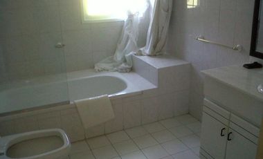 Casa de 4 dorm. muy luminosa, instalada y con muebles