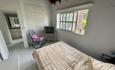 Casa de 4 dorm. muy luminosa, instalada y con muebles