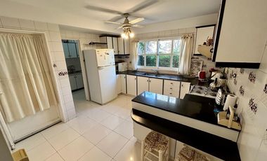 Casa de 4 dorm. muy luminosa, instalada y con muebles