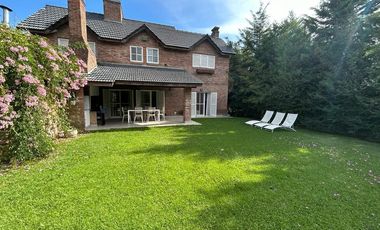 Casa de 4 dorm. muy luminosa, instalada y con muebles