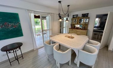 Casa de 4 dorm. muy luminosa, instalada y con muebles