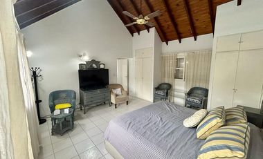 Casa de 4 dorm. muy luminosa, instalada y con muebles