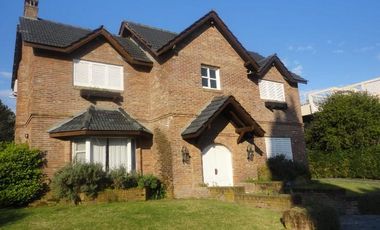 Casa de 4 dorm. muy luminosa, instalada y con muebles