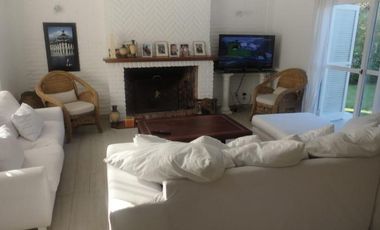 Casa de 4 dorm. muy luminosa, instalada y con muebles