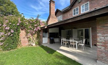 Casa de 4 dorm. muy luminosa, instalada y con muebles