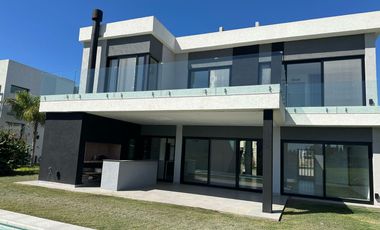 CASA A ESTRENAR 5AMB - C/ PILETA - LAGOS DE CANNING 1