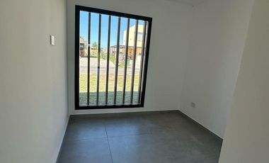 CASA A ESTRENAR 5AMB - C/ PILETA - LAGOS DE CANNING 1