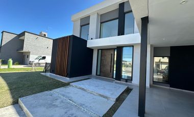 CASA A ESTRENAR 5AMB - C/ PILETA - LAGOS DE CANNING 1