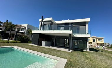 CASA A ESTRENAR 5AMB - C/ PILETA - LAGOS DE CANNING 1