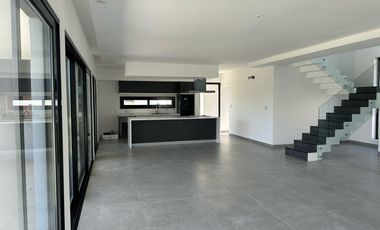 CASA A ESTRENAR 5AMB - C/ PILETA - LAGOS DE CANNING 1