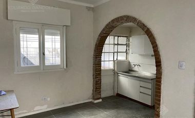 Único PH con 2 patios y terraza - Centro Escalada a 3 cds del FCGR y la Avda - Vta Directa!!!