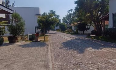 Casa en venta en La Fresna a 200 mts de Galerías Sta Anita