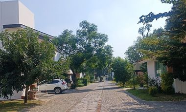 Casa en venta en La Fresna a 200 mts de Galerías Sta Anita