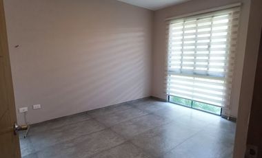 Casa en venta en La Fresna a 200 mts de Galerías Sta Anita