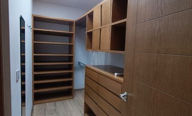 Casa en venta en La Fresna a 200 mts de Galerías Sta Anita