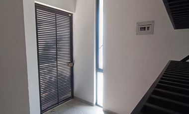 Casa en venta en La Fresna a 200 mts de Galerías Sta Anita