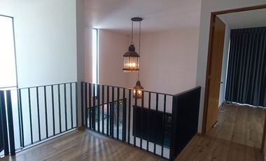 Casa en venta en La Fresna a 200 mts de Galerías Sta Anita