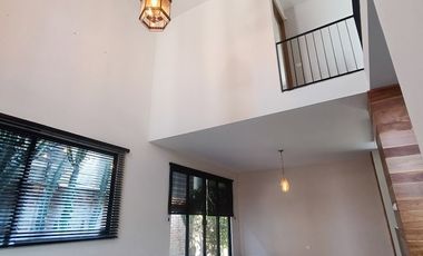 Casa en venta en La Fresna a 200 mts de Galerías Sta Anita