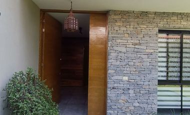 Casa en venta en La Fresna a 200 mts de Galerías Sta Anita