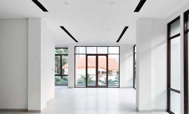 Raya Dukuh Kupang Timur dekat Ciputra World