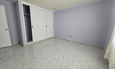 Amplia casa ideal para Oficina