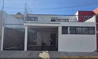 Amplia casa ideal para Oficina