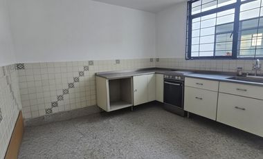 Amplia casa ideal para Oficina